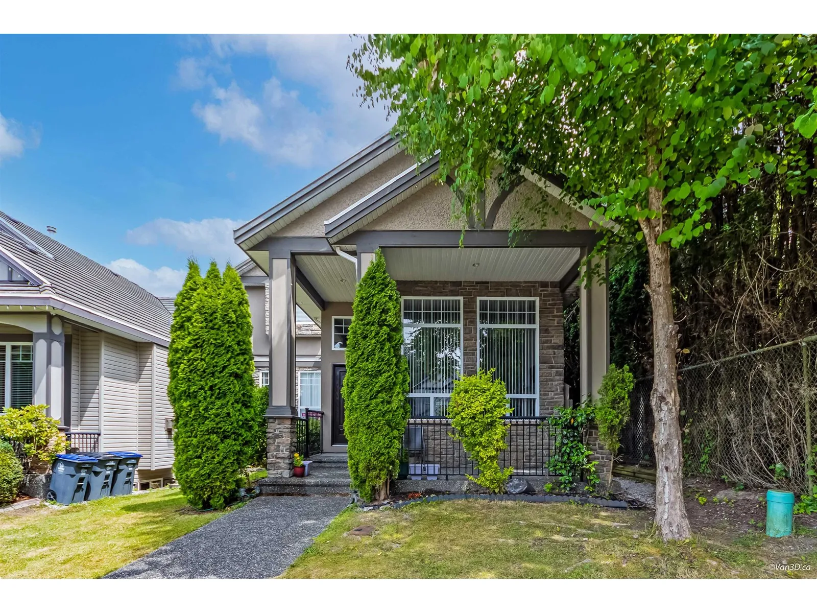 House for rent: 7506 143c Street, Surrey, British Columbia V3W 1S2