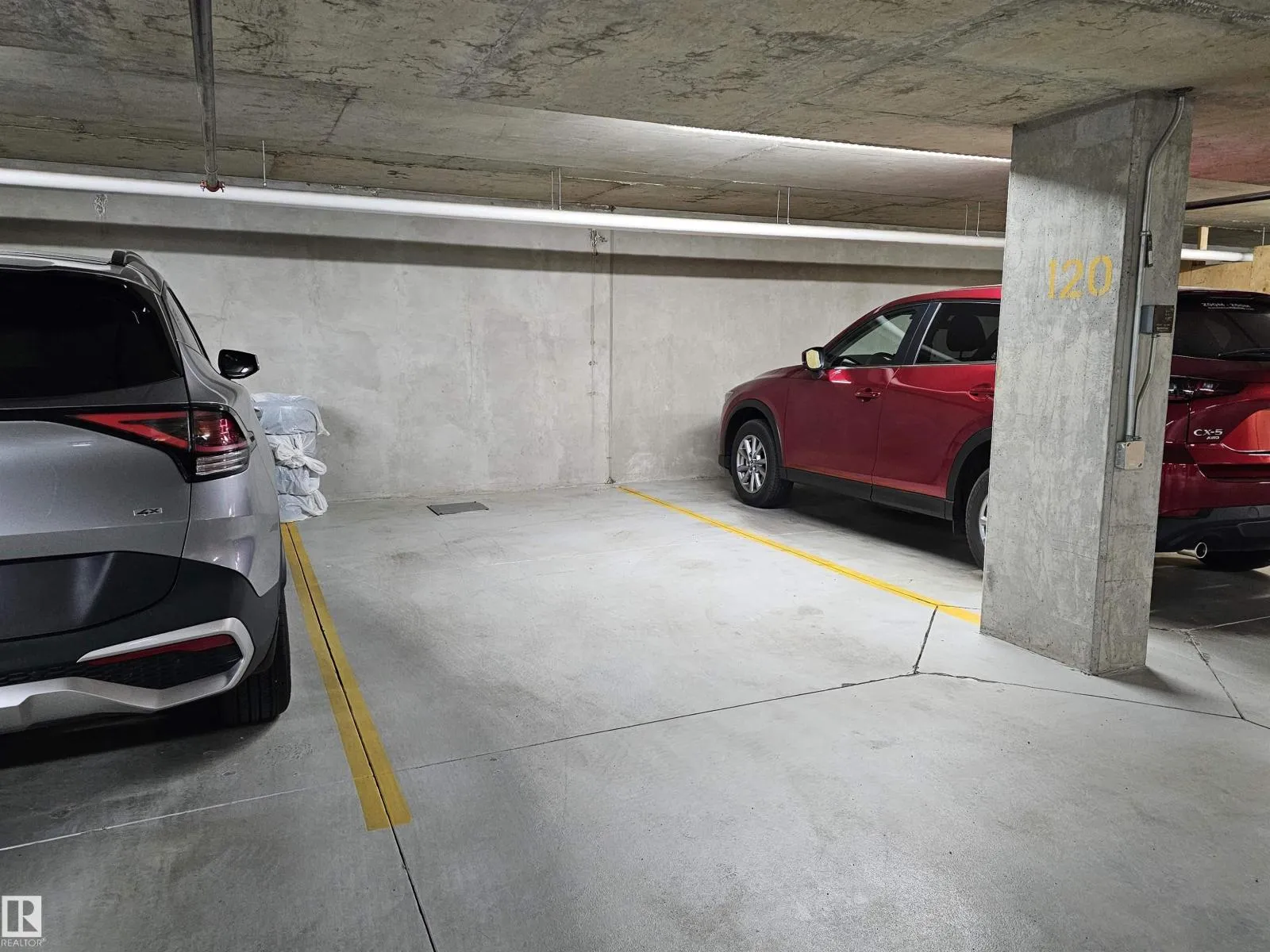 Parking for rent: 7508 Getty Green Gate Nw, Edmonton, Alberta T5T 7E6