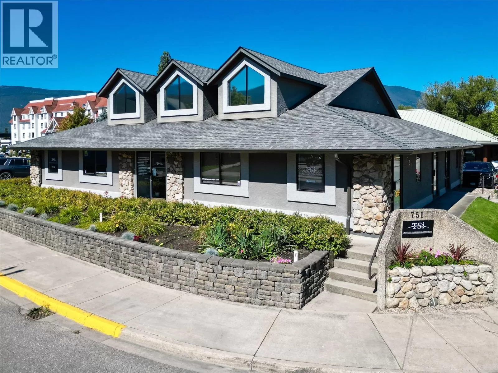 Residential Commercial Mix for rent: 751 Marine Park Drive Ne, Salmon Arm, British Columbia V1E 2W7