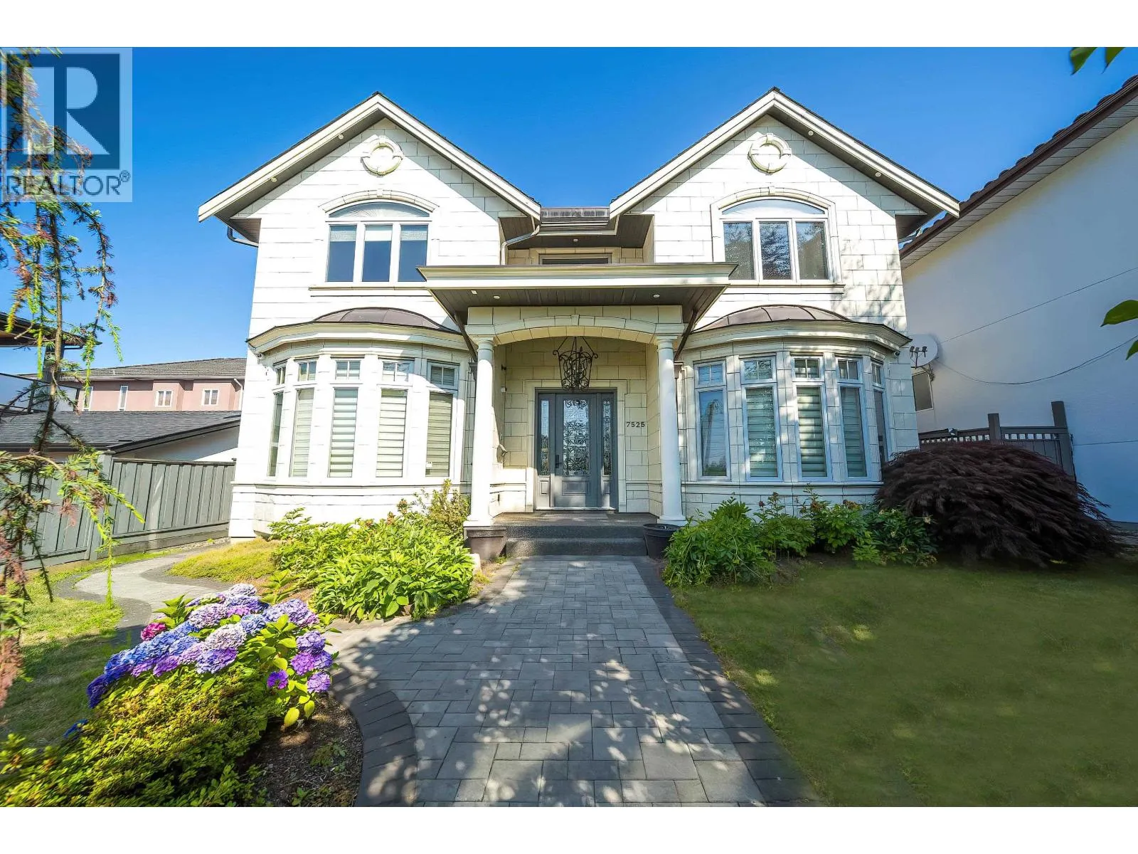 House for rent: 7525 13th Avenue, Burnaby, British Columbia V3N 2E3