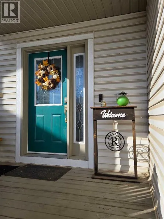 House for rent: 753 Fairways Green Nw, Airdrie, Alberta T4B 3E6