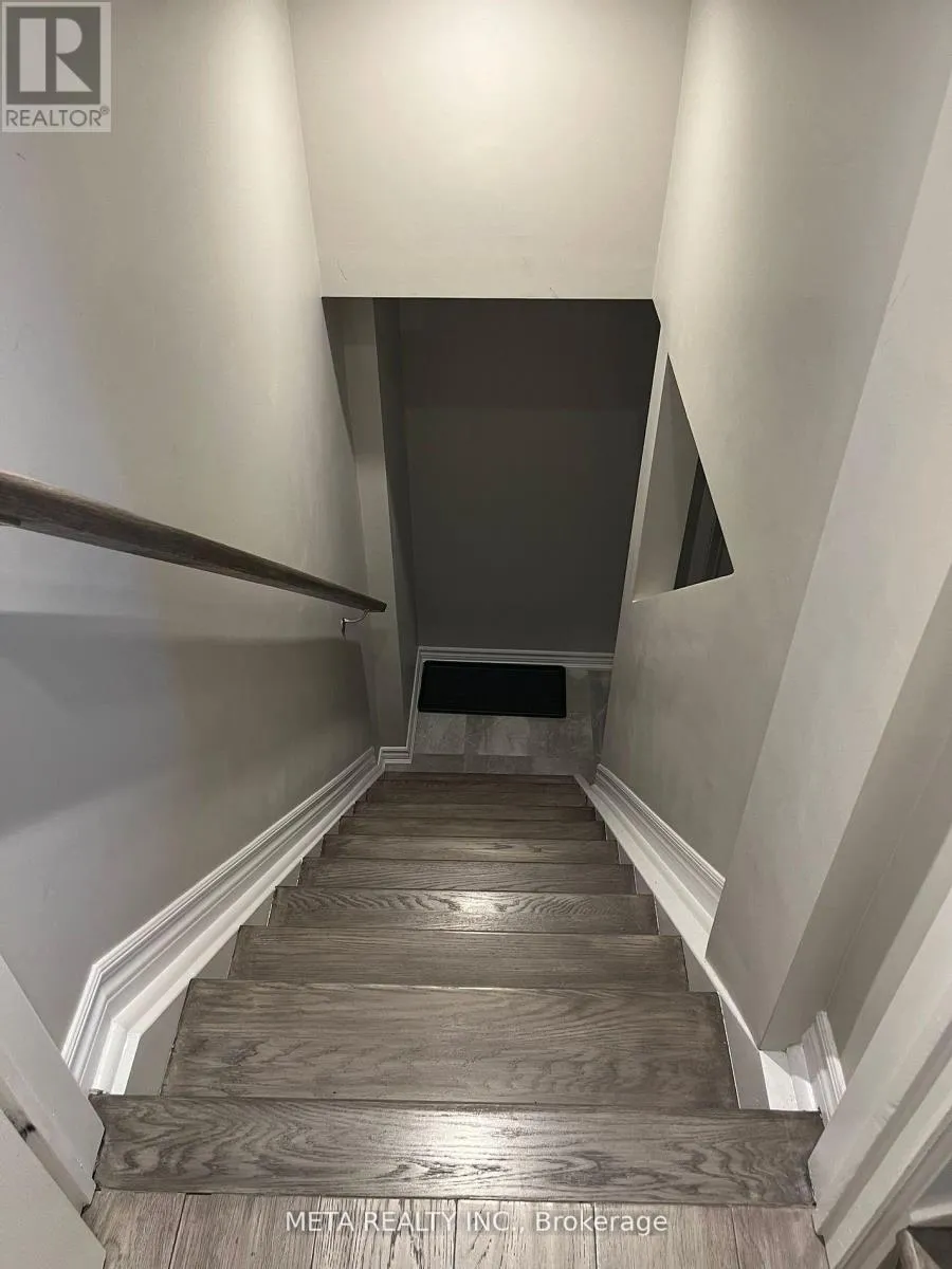 House for rent: 7568 Doverwood Drive, Mississauga, Ontario L5N 8J3