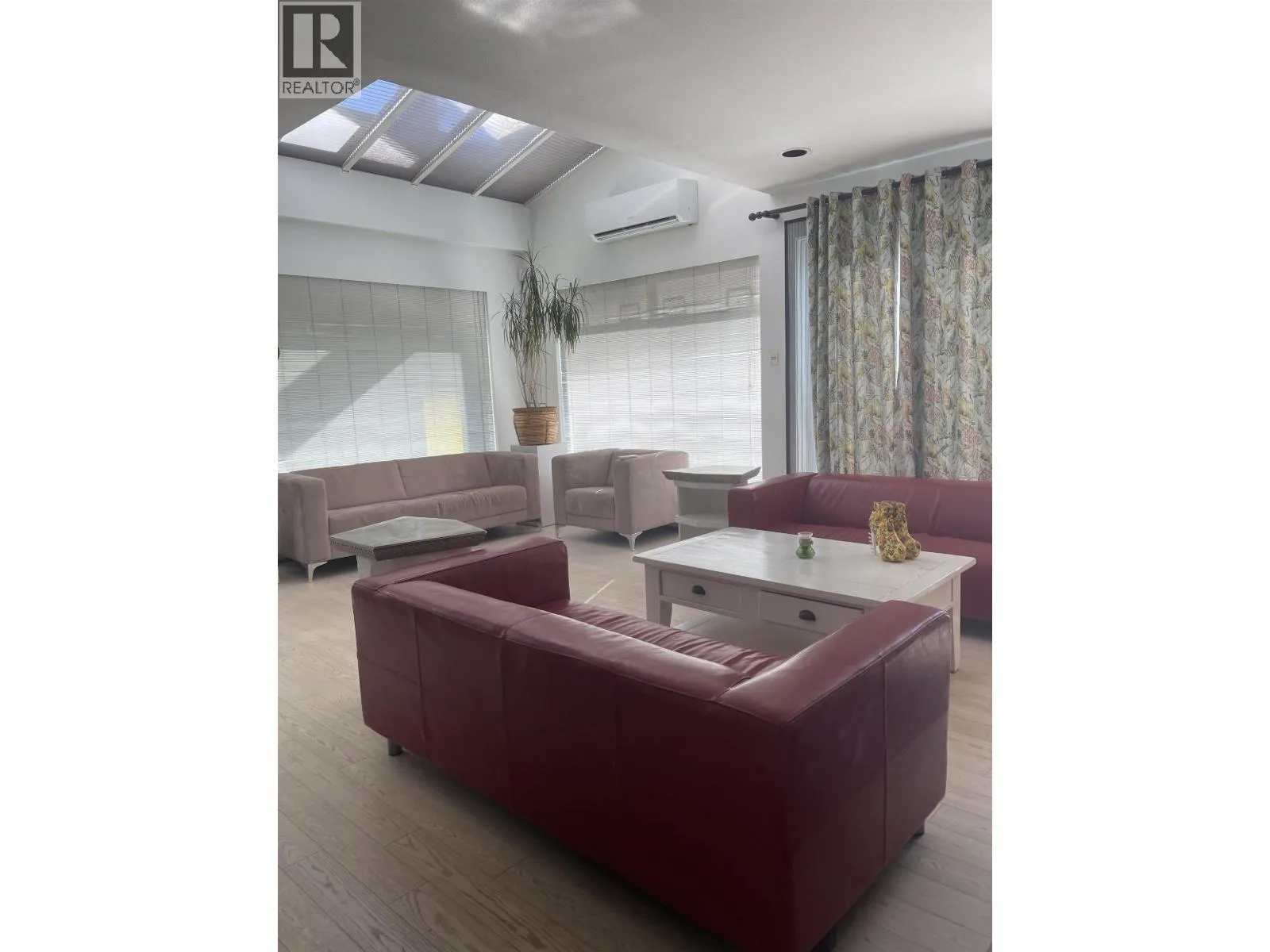 House for rent: 757 W 52nd Avenue, Vancouver, British Columbia V6P 1G5