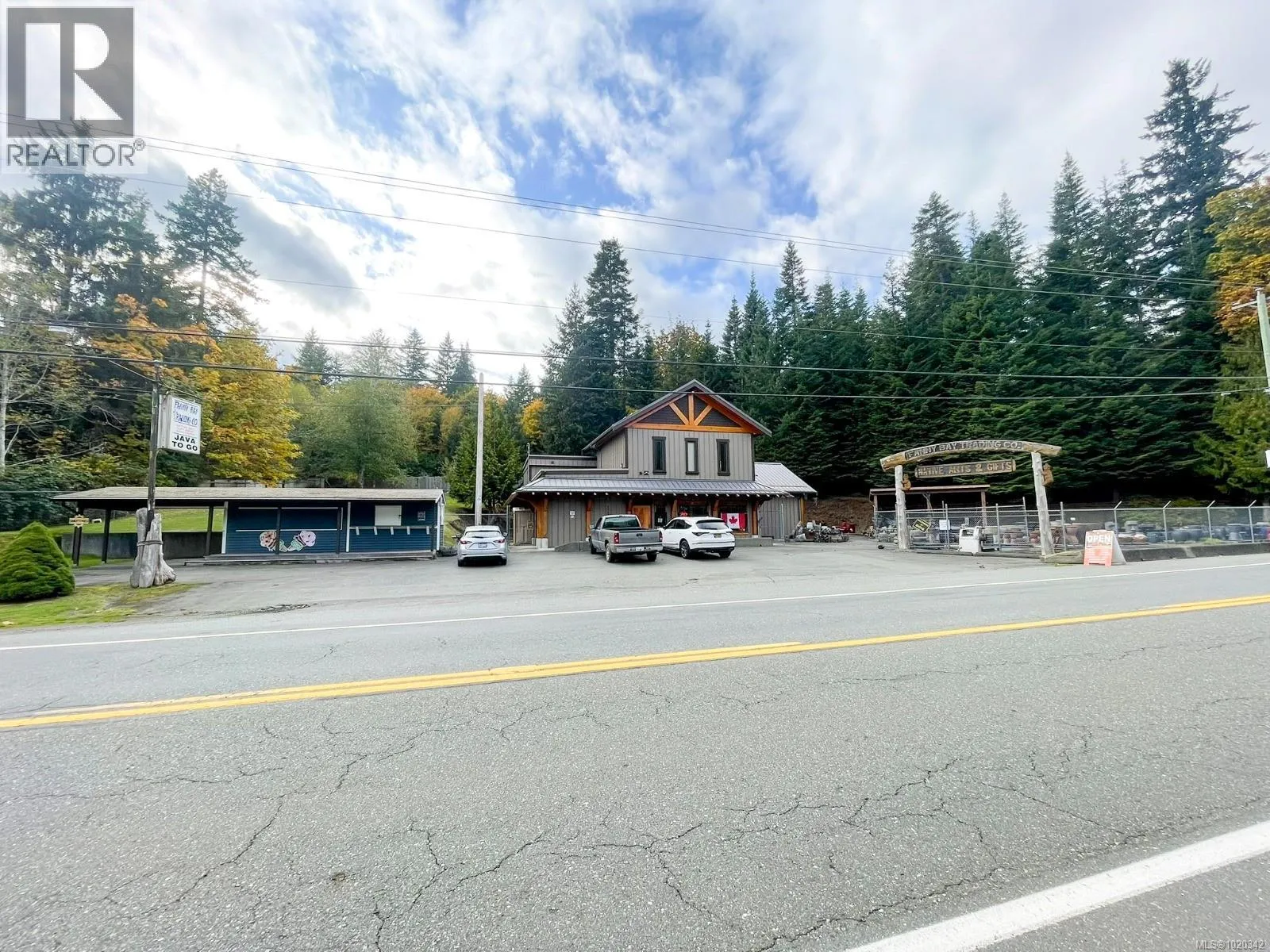 Commercial Mix for rent: 7581 Island Hwy S, Fanny Bay, British Columbia V0R 1W0