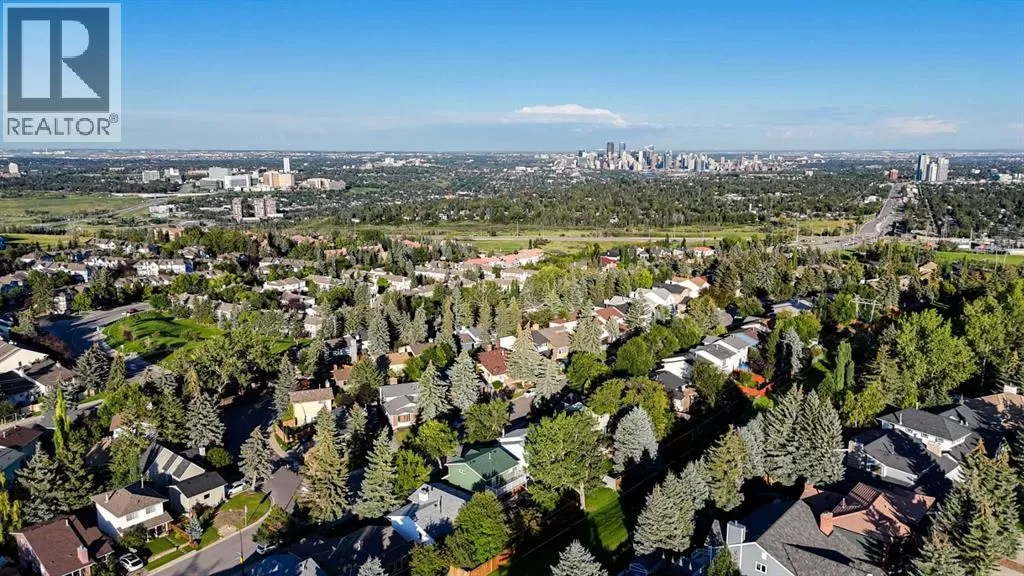 House for rent: 76 Coach Manor Rise Sw, Calgary, Alberta T3H 1C4