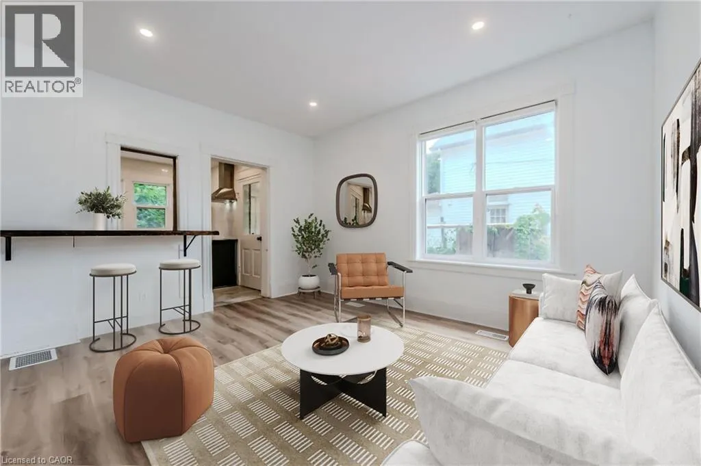 House for rent: 76 Wellington Street N Unit# A, Kitchener, Ontario N2H 5J6