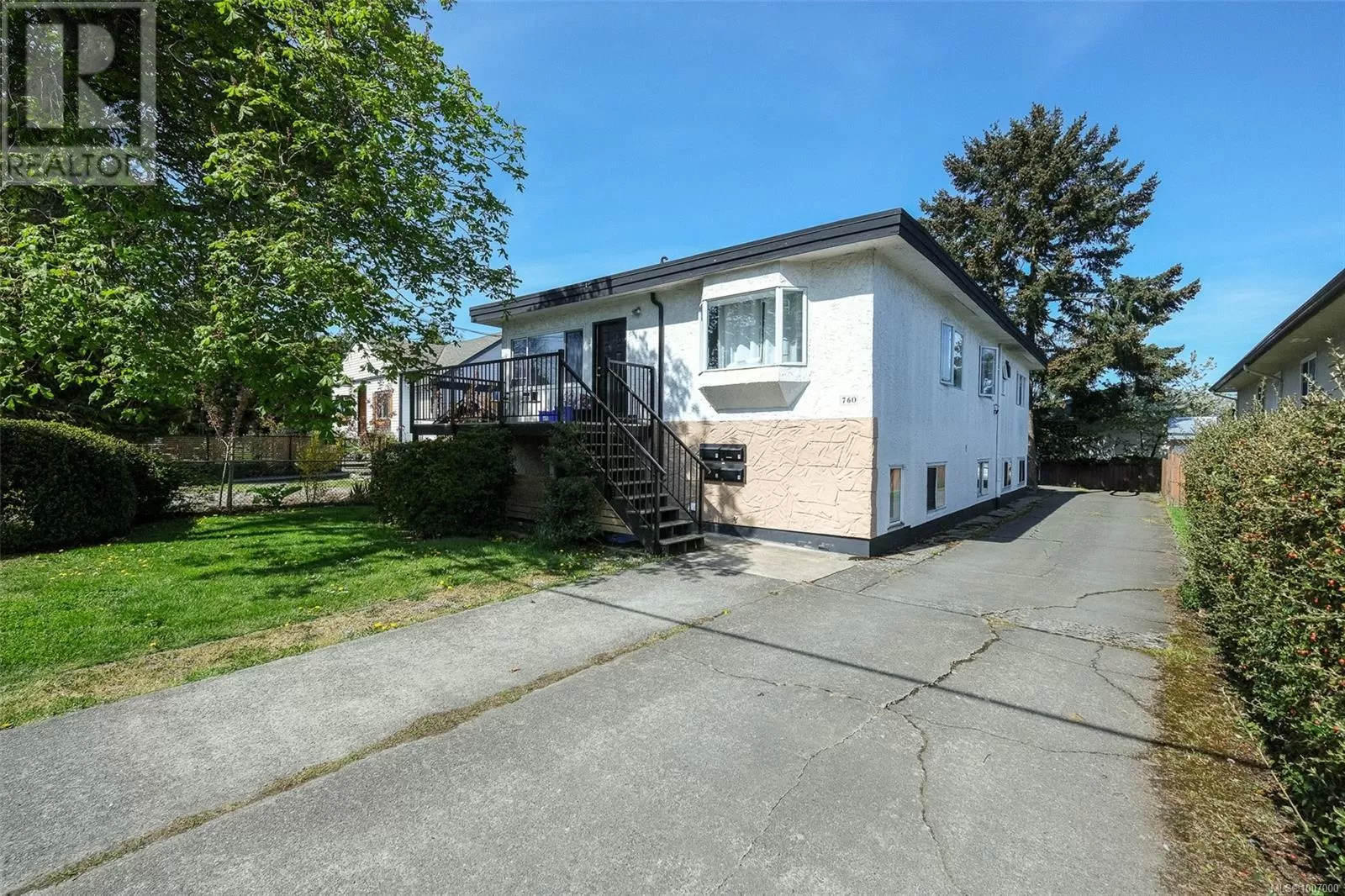 Fourplex for rent: 760 Wilson St, Victoria, British Columbia V9A 3H5