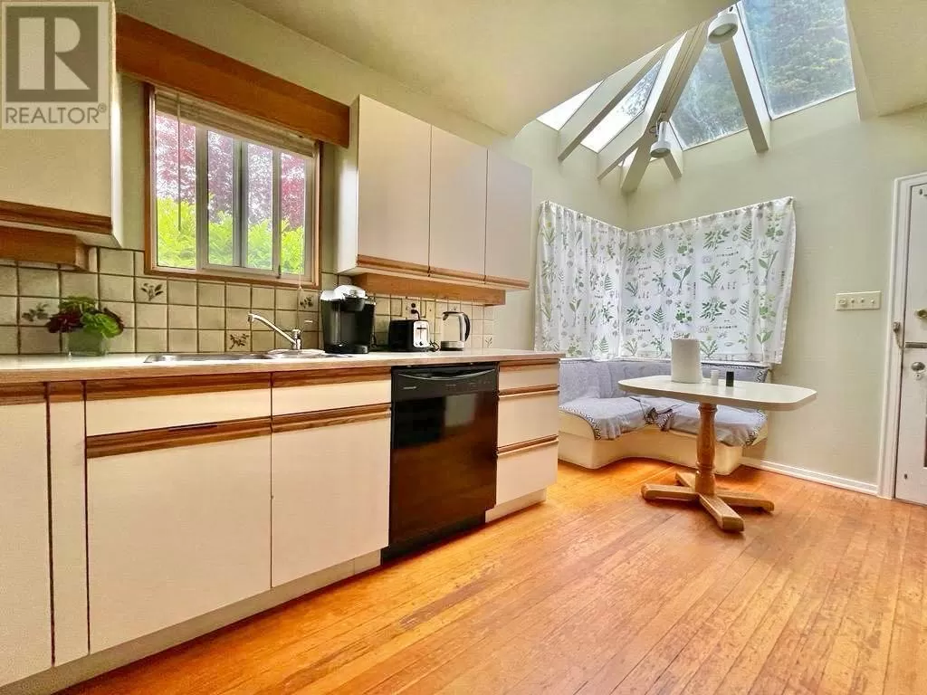 House for rent: 7606 Angus Drive, Vancouver, British Columbia V6P 5K4