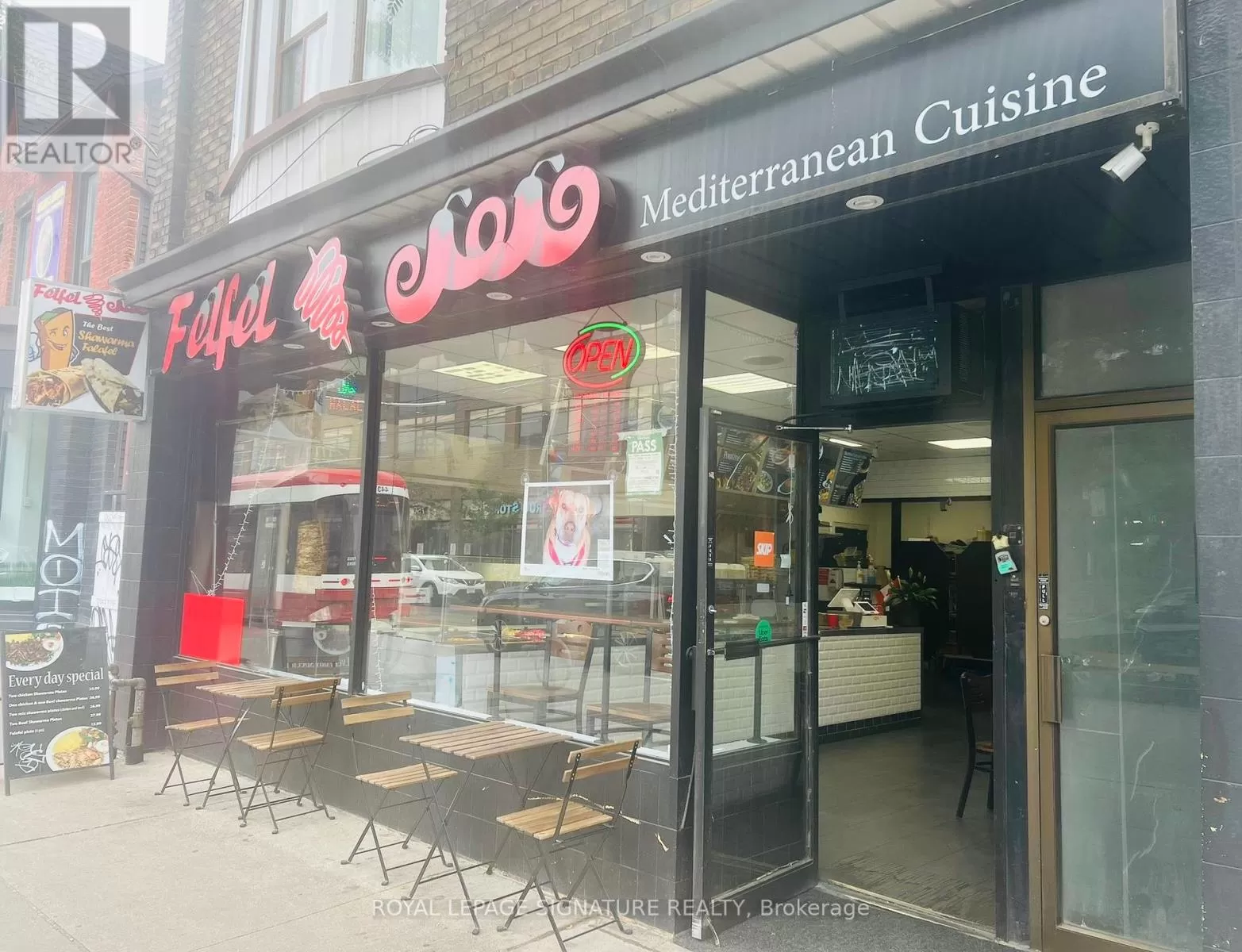 761 Dundas Street W, Toronto, Ontario M6J 1T9