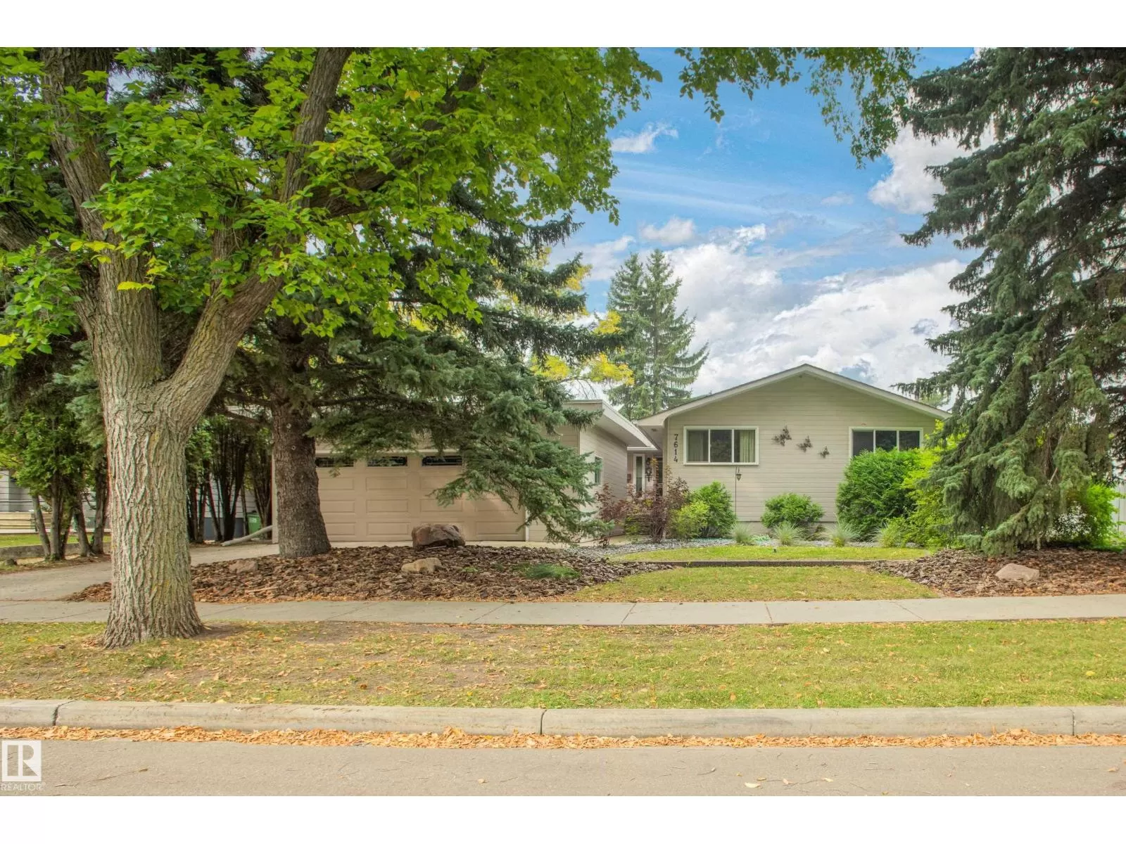 House for rent: 7614 149 St Nw, Edmonton, Alberta T5R 1A7