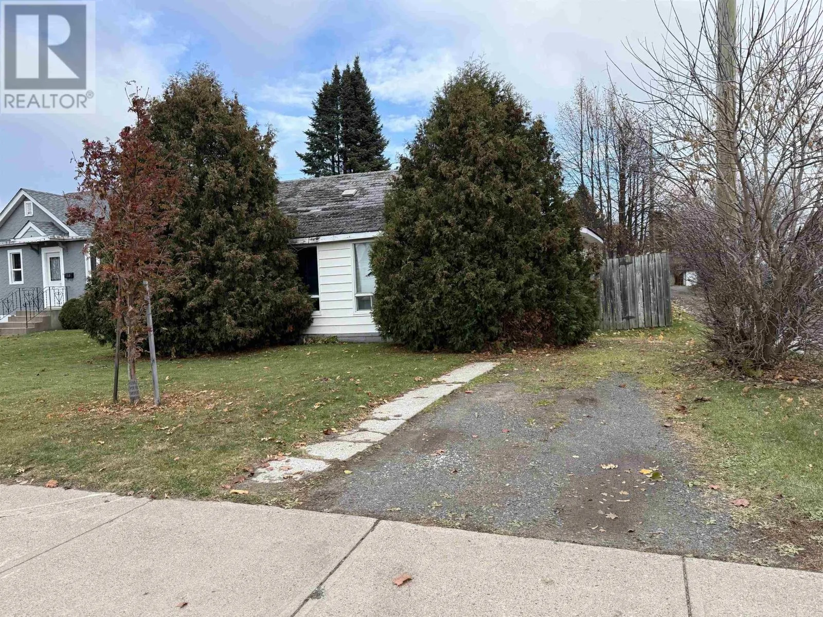 762 Bessie Ave, Thunder Bay, Ontario P7E 1X3
