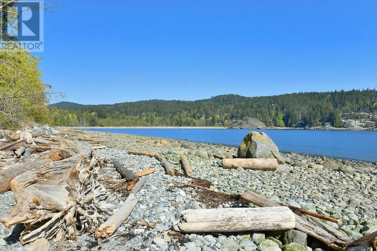 House for rent: 7638 Eureka Avenue, Halfmoon Bay, British Columbia V7Z 1A1