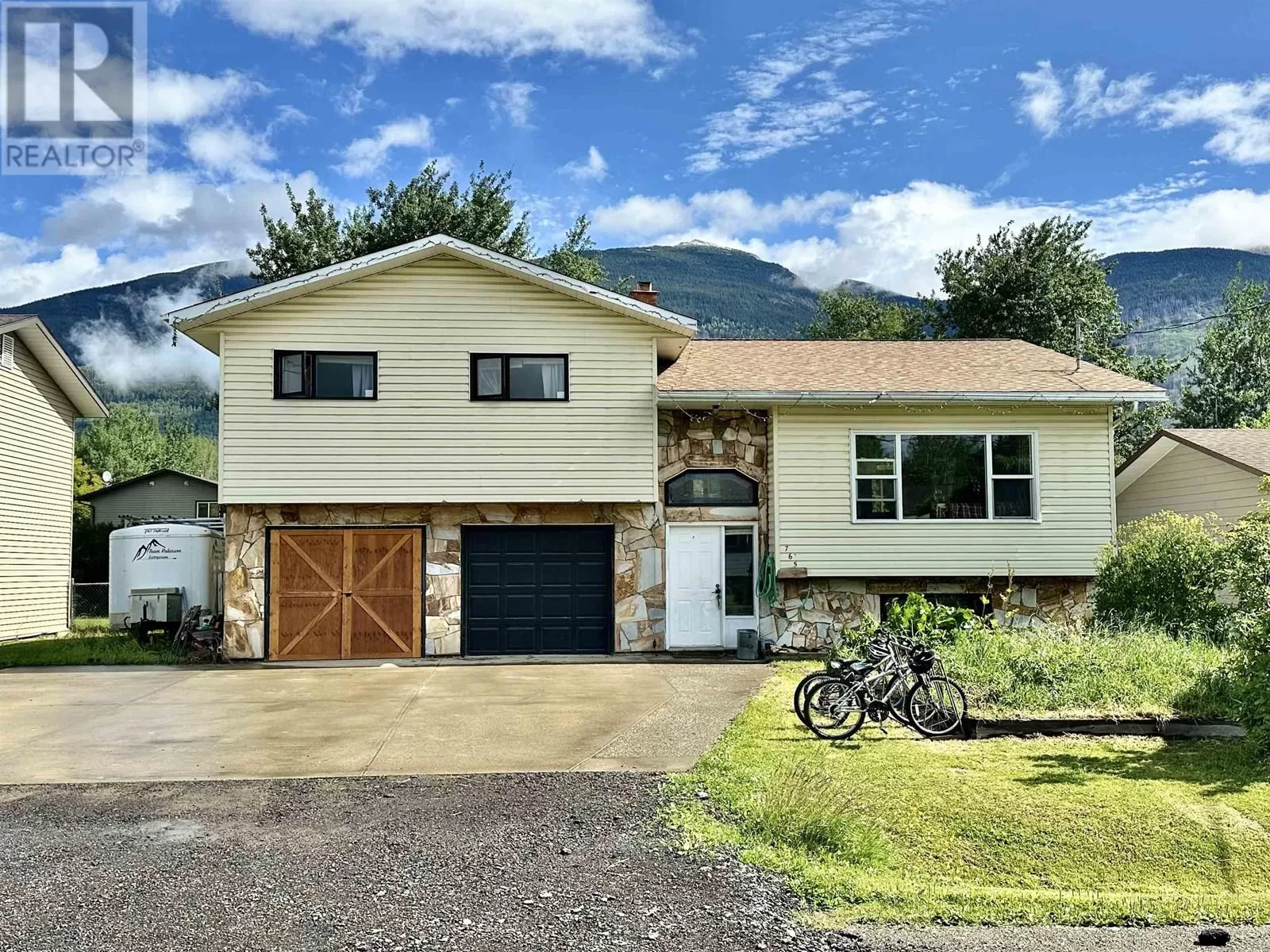 House for rent: 765 Dominion Street, McBride, British Columbia V0J 2E0