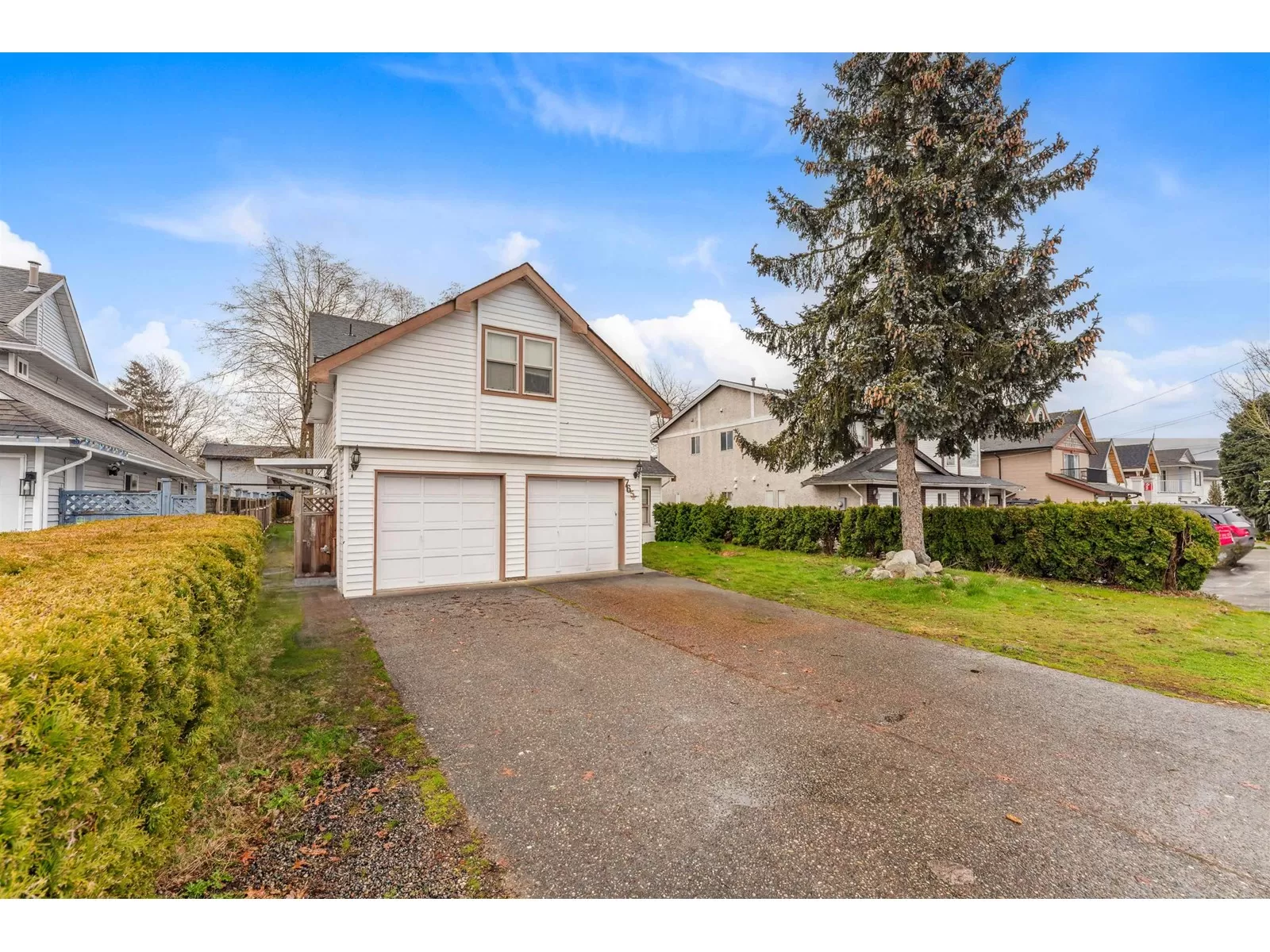 House for rent: 7652 124 Street, Surrey, British Columbia V3W 3X5