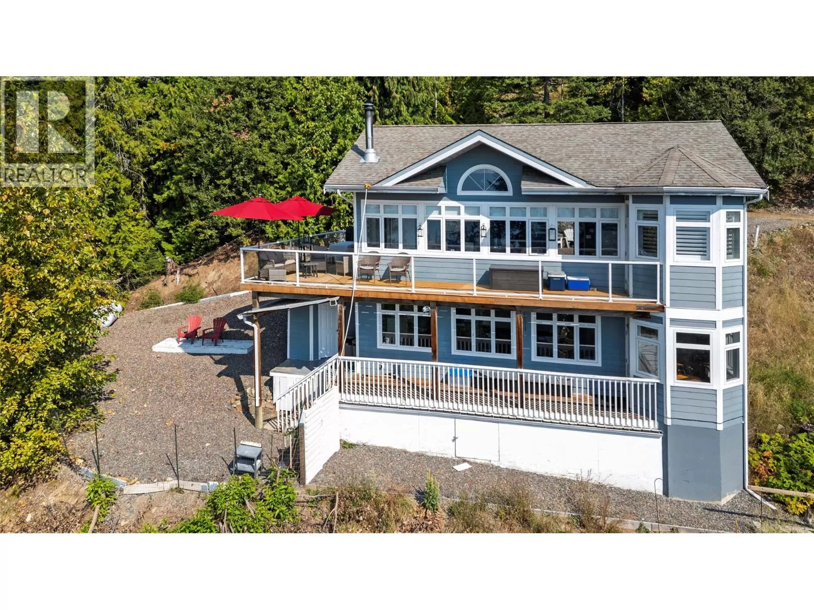 House for rent: 7660 Lichen Road, Anglemont, British Columbia V0E 1M8