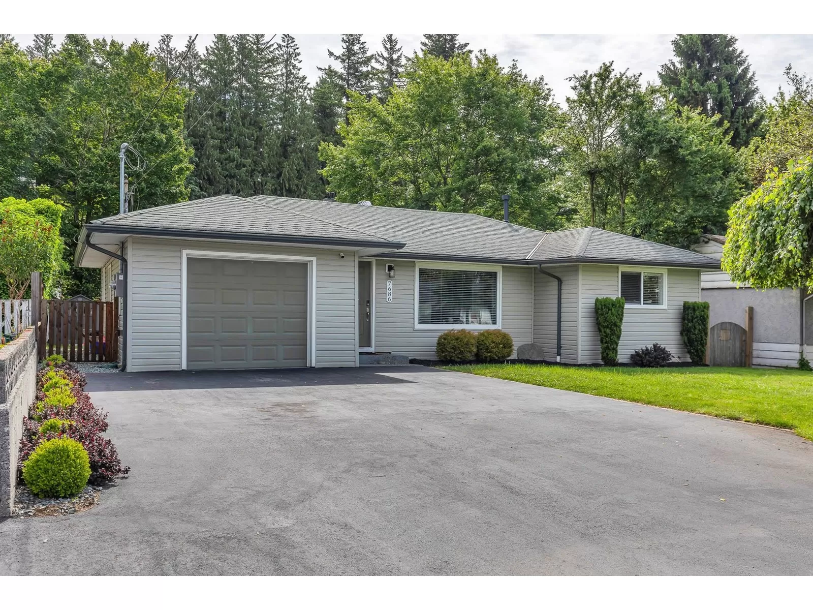 House for rent: 7686 Blott Street, Mission, British Columbia V2V 3K3