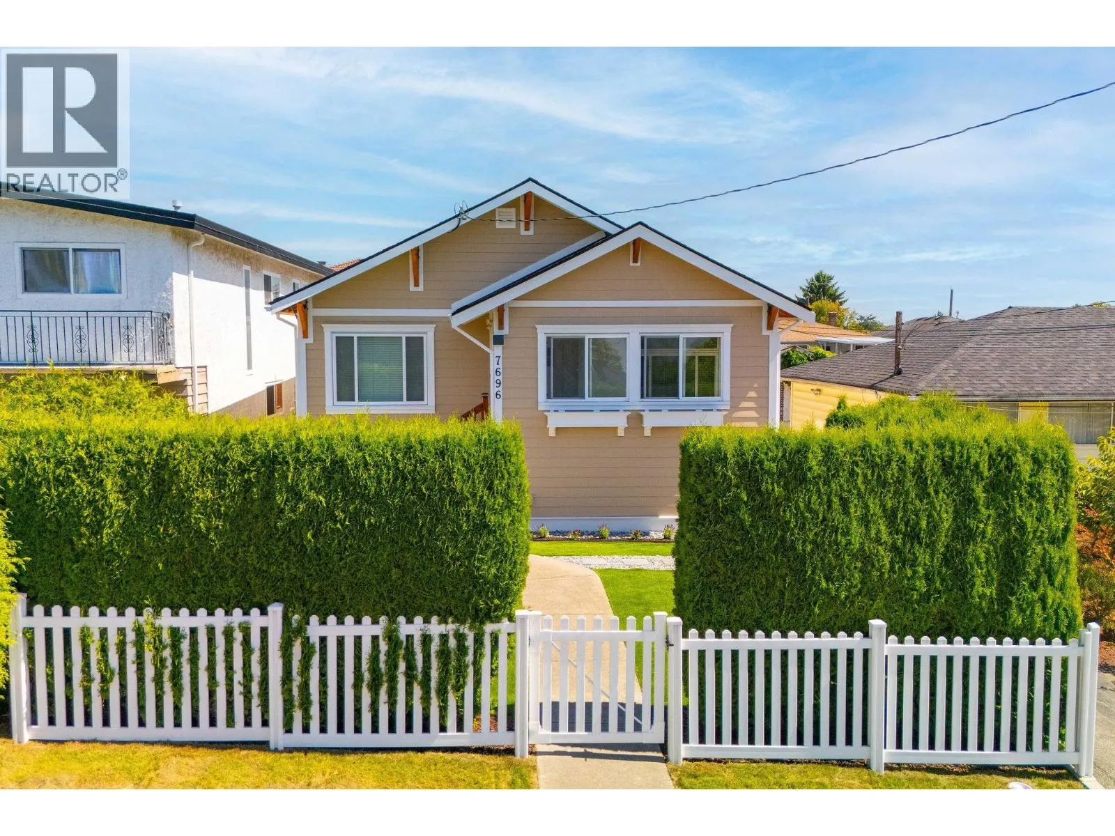 House for rent: 7696 Davies Street, Burnaby, British Columbia V3N 3H4