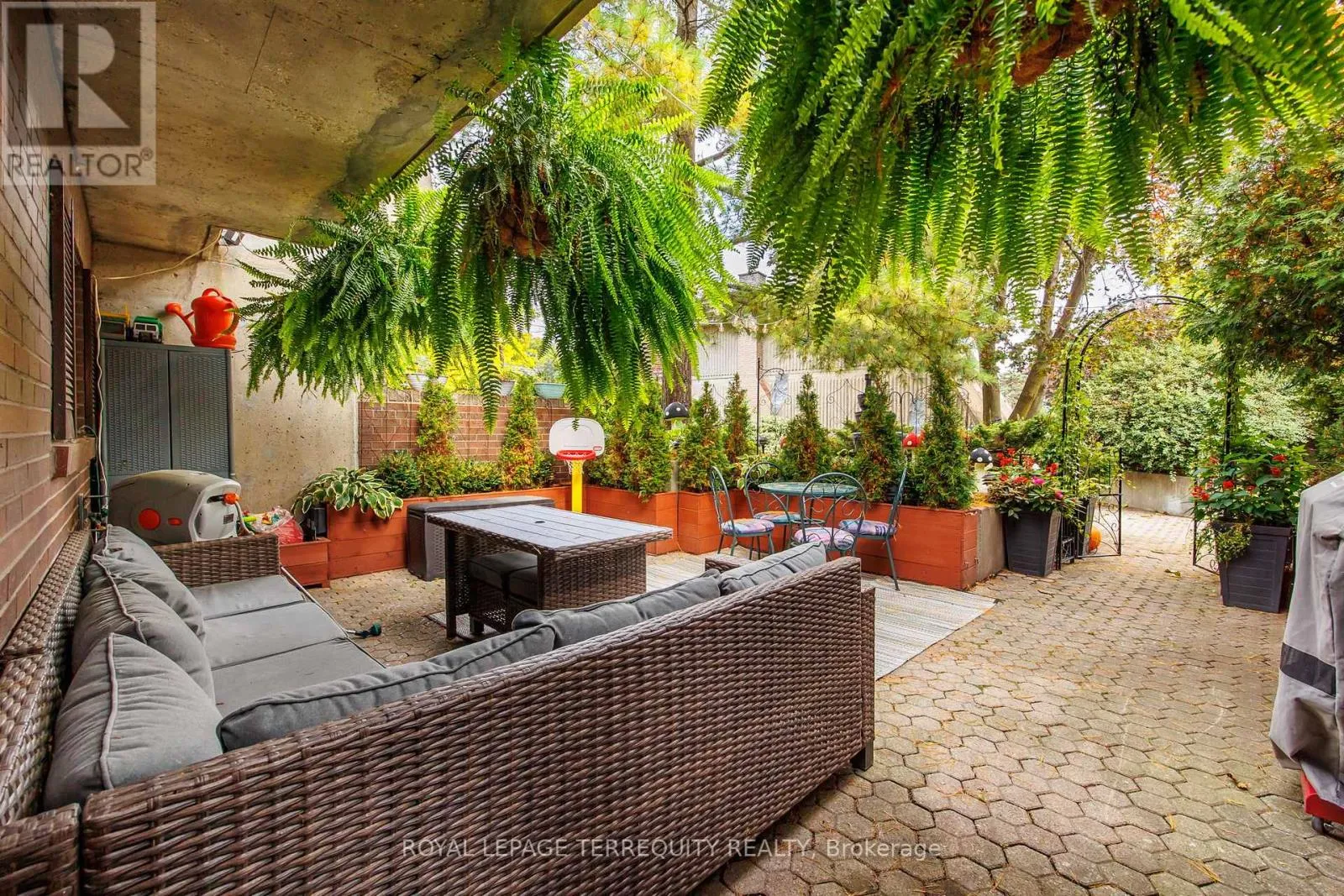 Row / Townhouse for rent: 77 - 1250 Mississauga Valley Boulevard, Mississauga, Ontario L5A 3R6