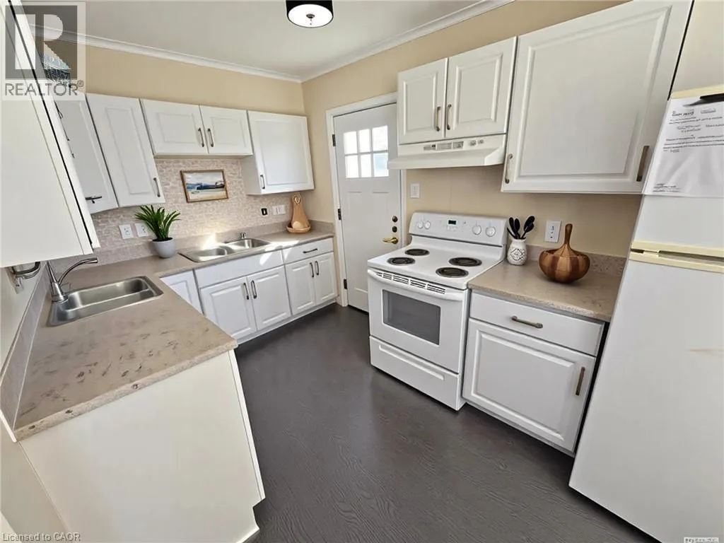 Duplex for rent: 77 Blackfriars Street, London, Ontario N6H 1K8