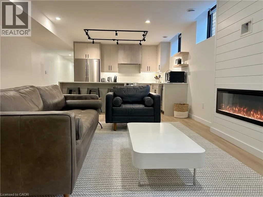 House for rent: 77 Melbourne Street, Hamilton, Ontario L8P 2A5