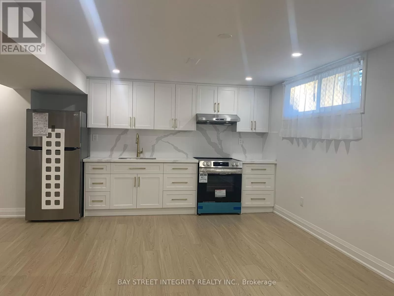 House for rent: 77 Wareside Road, Toronto, Ontario M9C 3B5