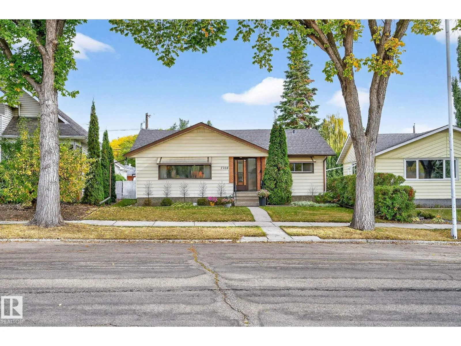 House for rent: 7708 98a Av Nw Nw, Edmonton, Alberta T6C 0C5