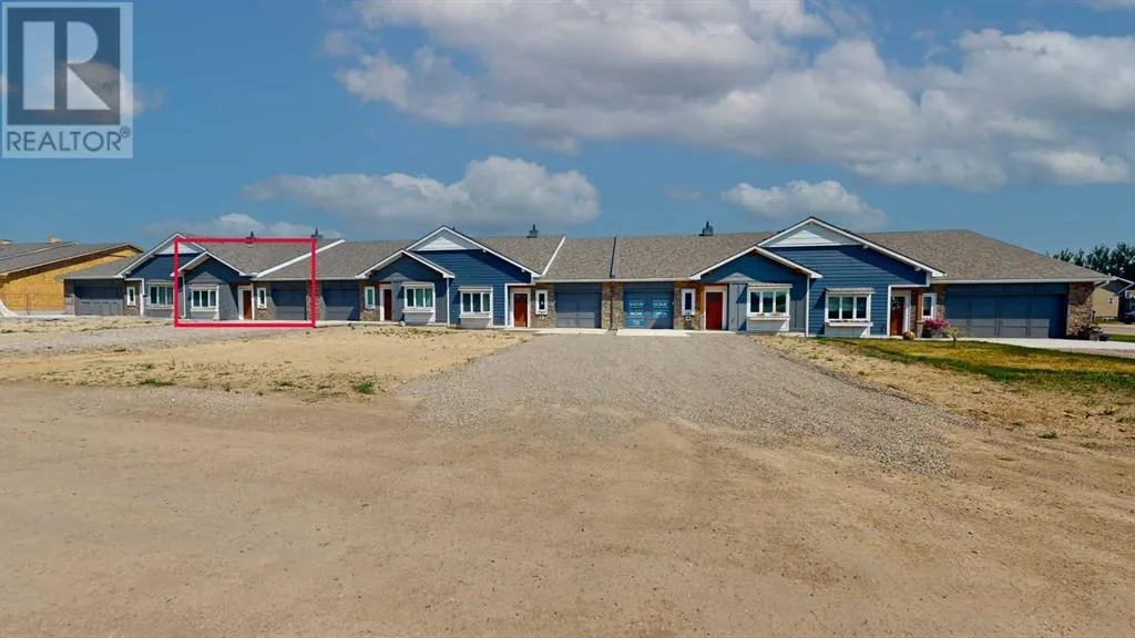 Row / Townhouse for rent: 771 7 Avenue W, Cardston, Alberta T0K 0K0