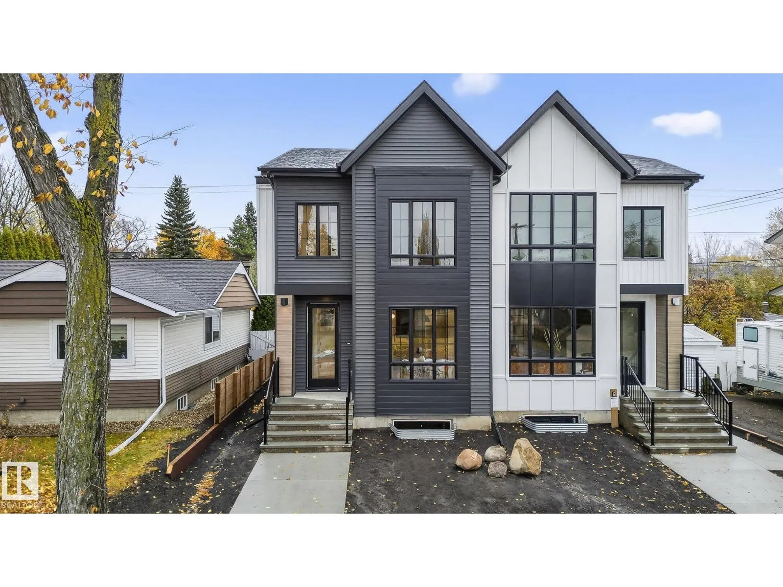 Duplex for rent: 7711 95 Av Nw, Edmonton, Alberta T6C 1X8