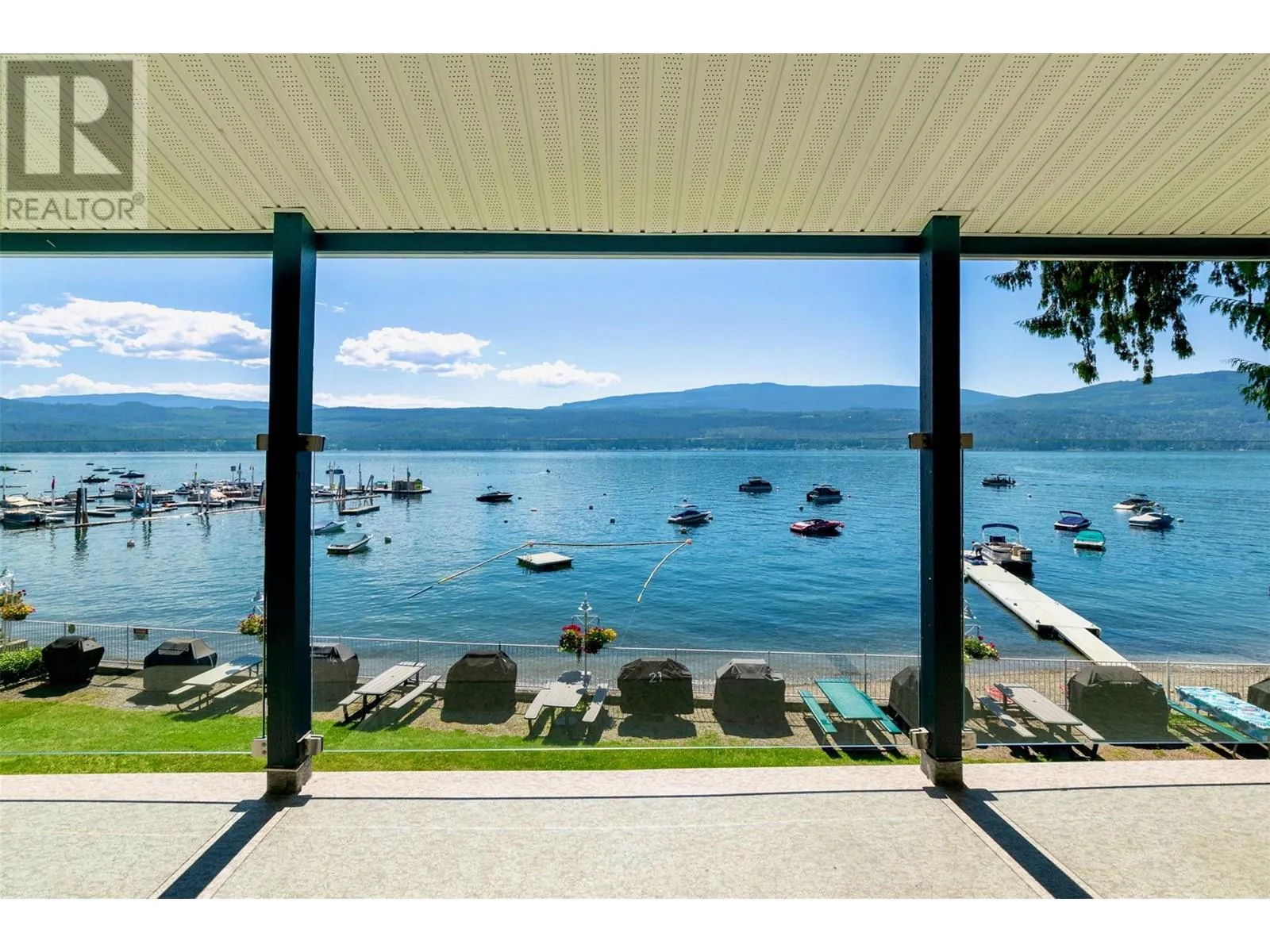 Apartment for rent: 7732 Squilax-anglemont Road Unit# 16, Anglemont, British Columbia V0E 1M8