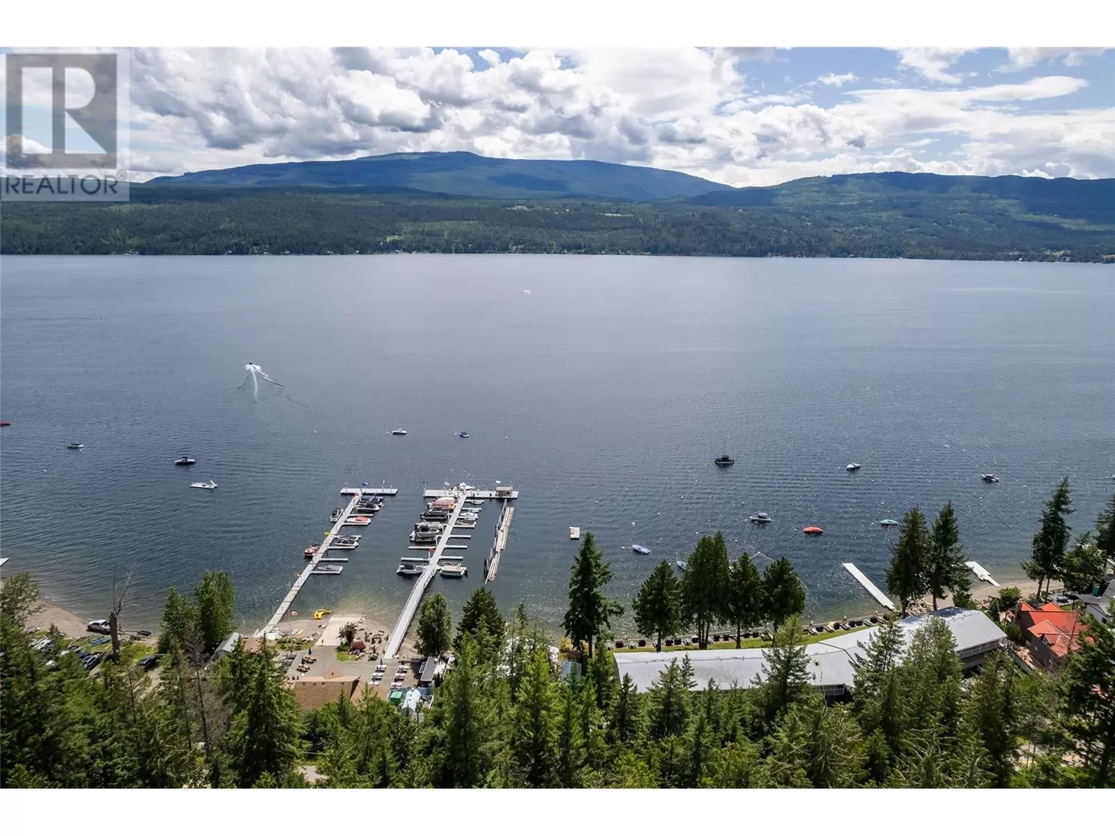 Other for rent: 7742 Golf Course Road, Anglemont, British Columbia V0E 1M8