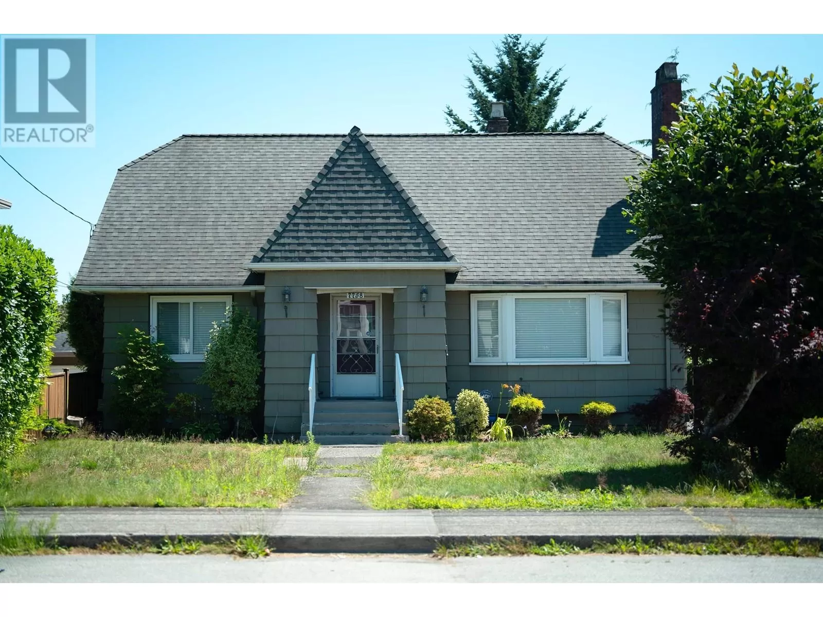 House for rent: 7758 15th Avenue, Burnaby, British Columbia V3N 1W5