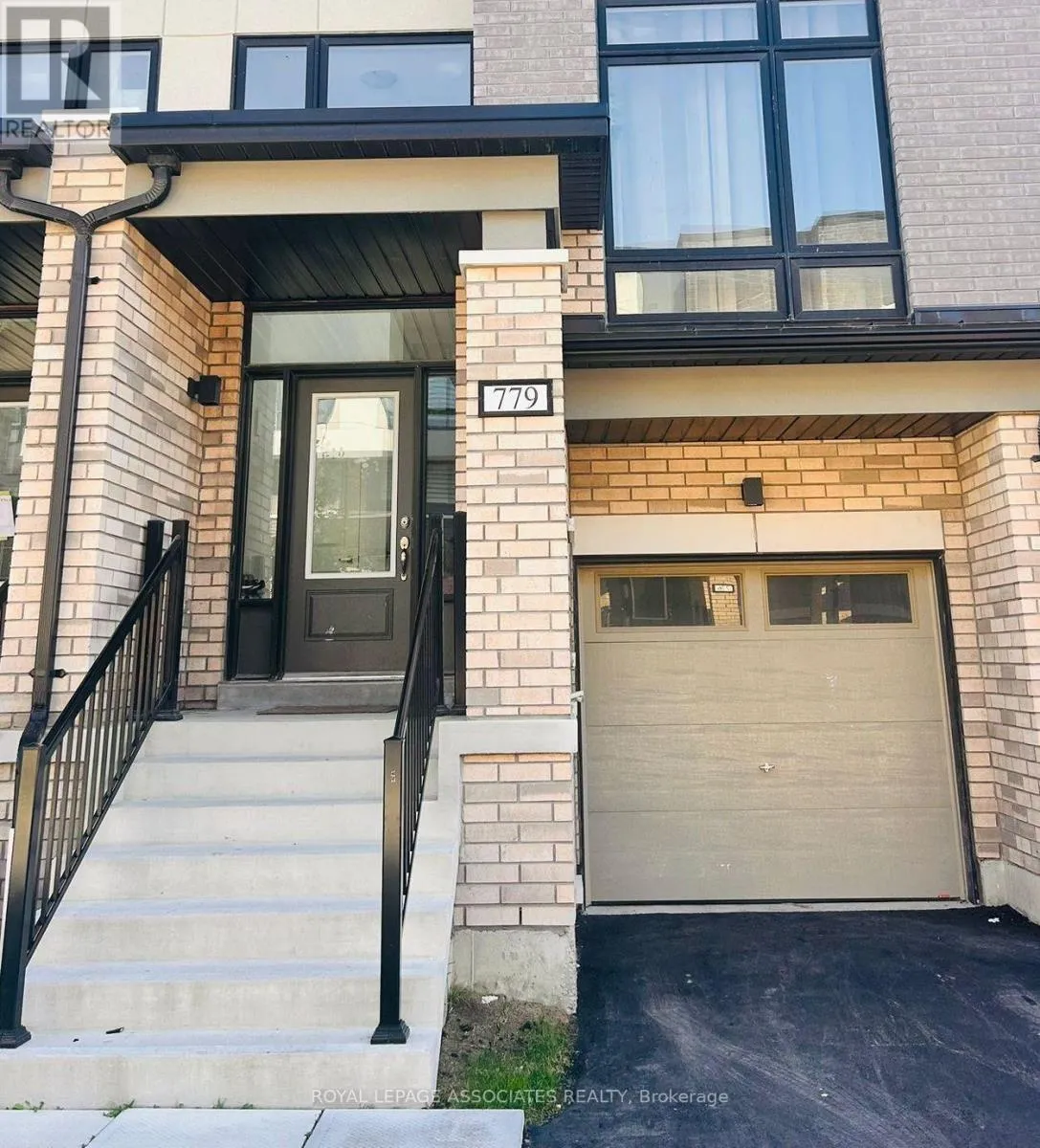 Row / Townhouse for rent: 779 Heathrow Path, Oshawa, Ontario L1K 3G4