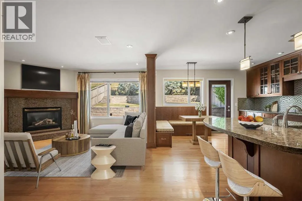 House for rent: 7826 Springbank Way Sw, Calgary, Alberta T3H 4J8