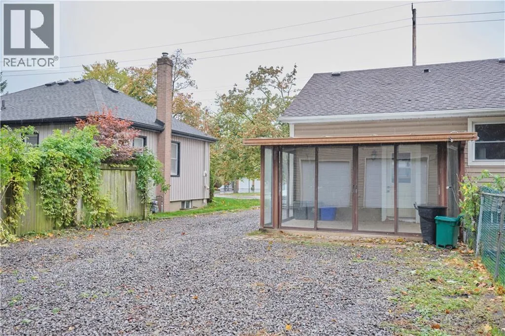 House for rent: 784 South Pelham Road, Welland, Ontario L3C 3C8