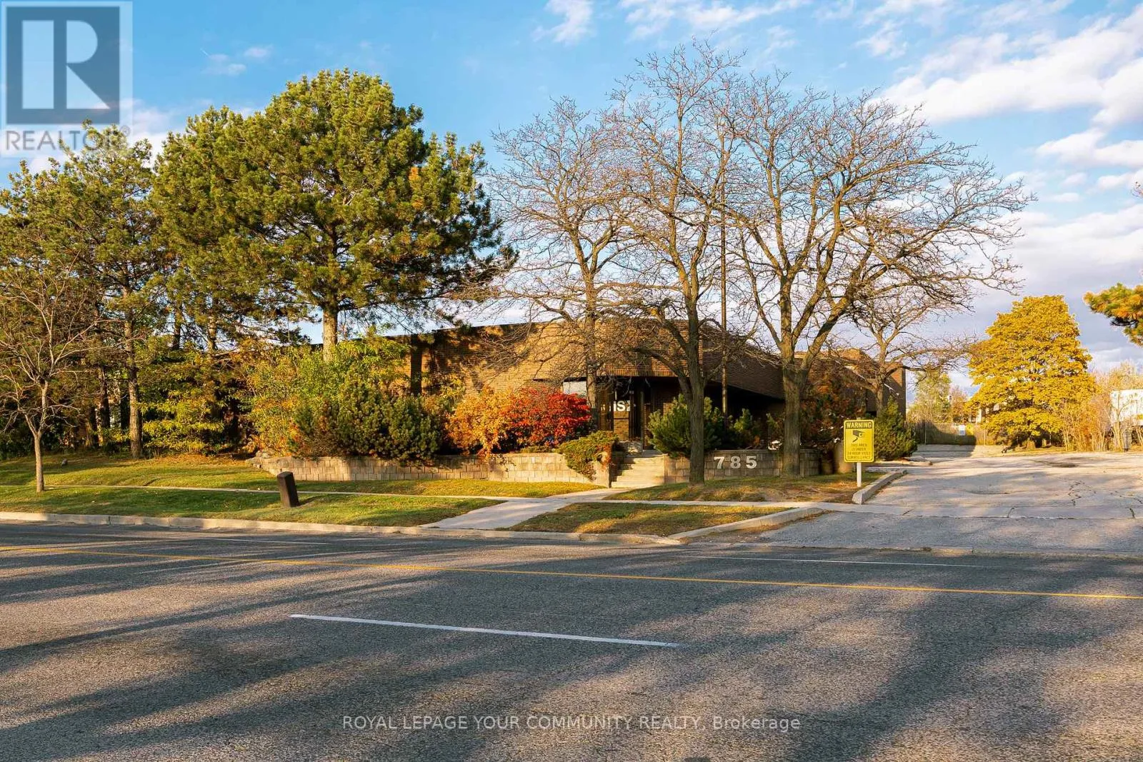 Offices for rent: 785 Arrow Road, Toronto, Ontario M9M 2L4