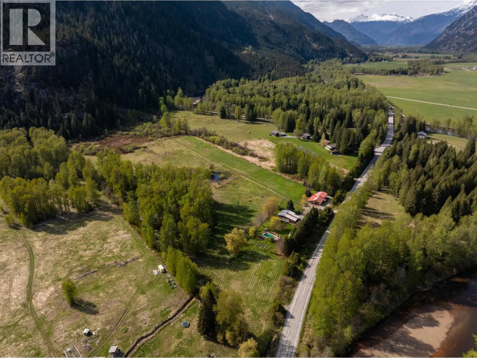 House for rent: 7869 Pemberton Meadows Road, Pemberton, British Columbia V0N 2L2