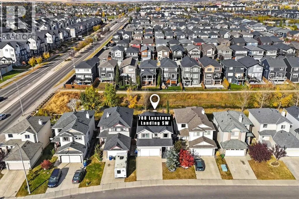 House for rent: 788 Luxstone Landing Sw, Airdrie, Alberta T4B 3L1