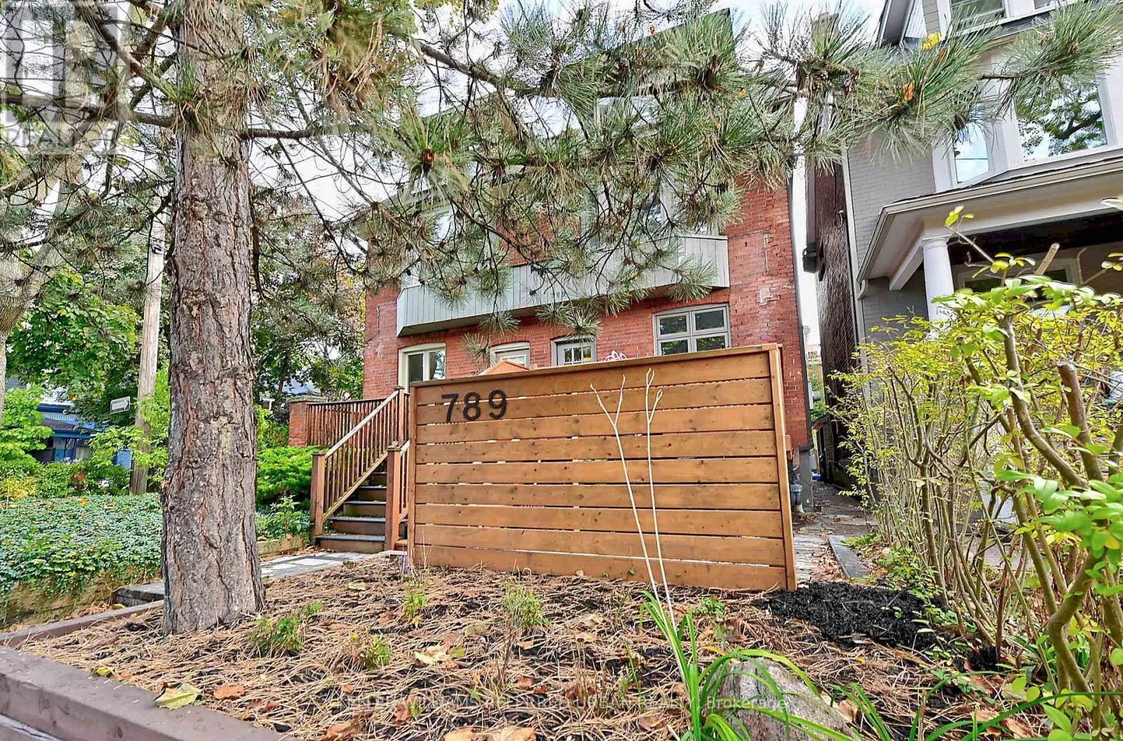 House for rent: 789 Markham Street, Toronto, Ontario M6G 2M4