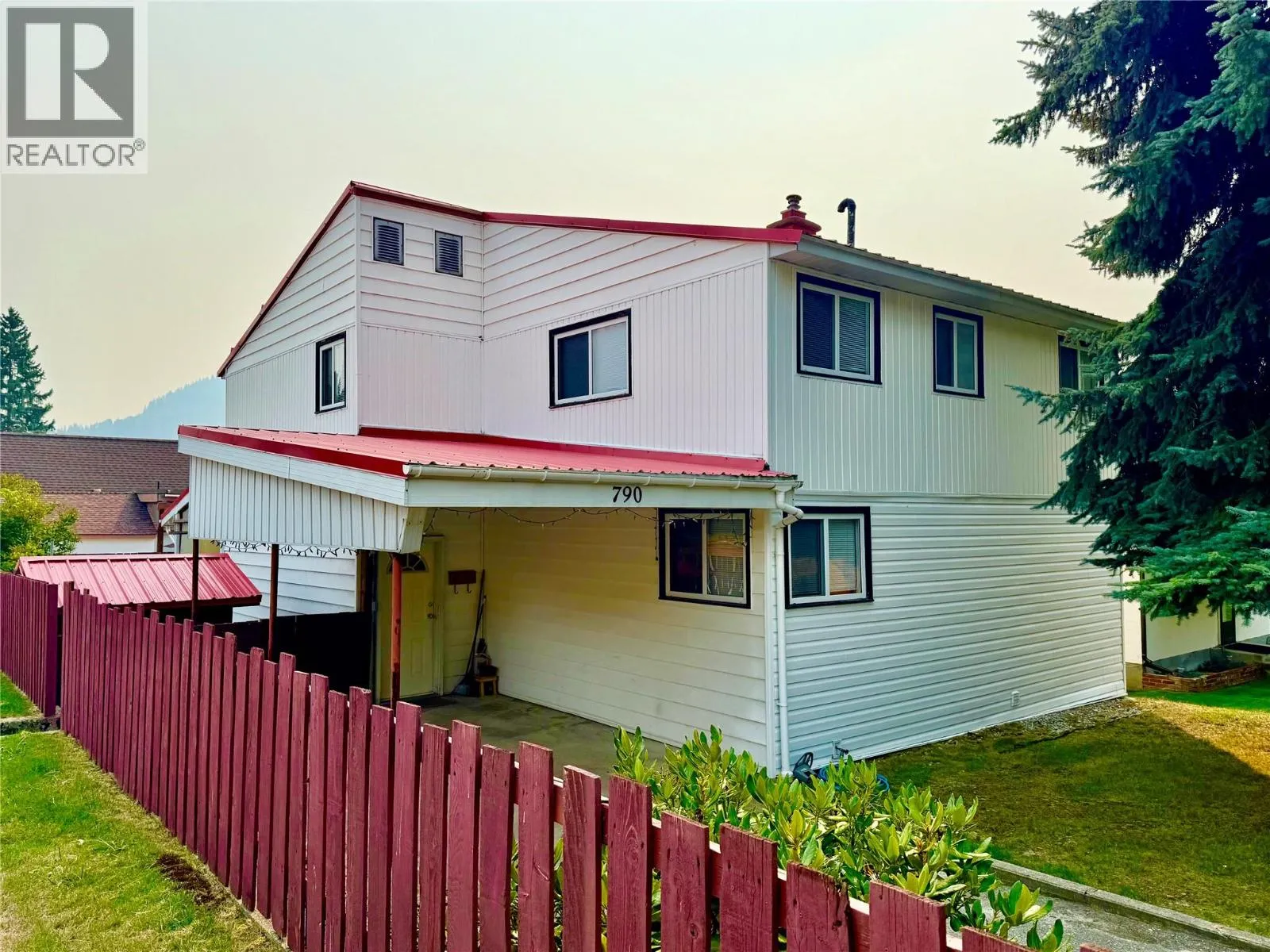 House for rent: 790 Carlyle Street, Warfield, British Columbia V1R 2E7