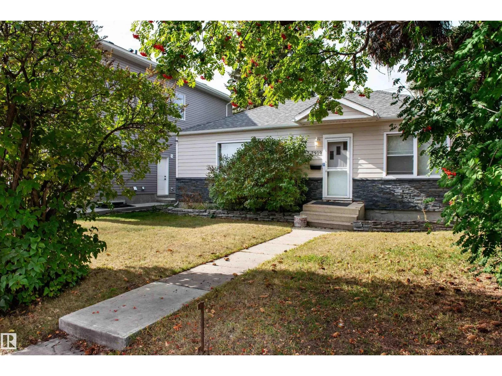 House for rent: 7910 75 St Nw, Edmonton, Alberta T6C 2G5