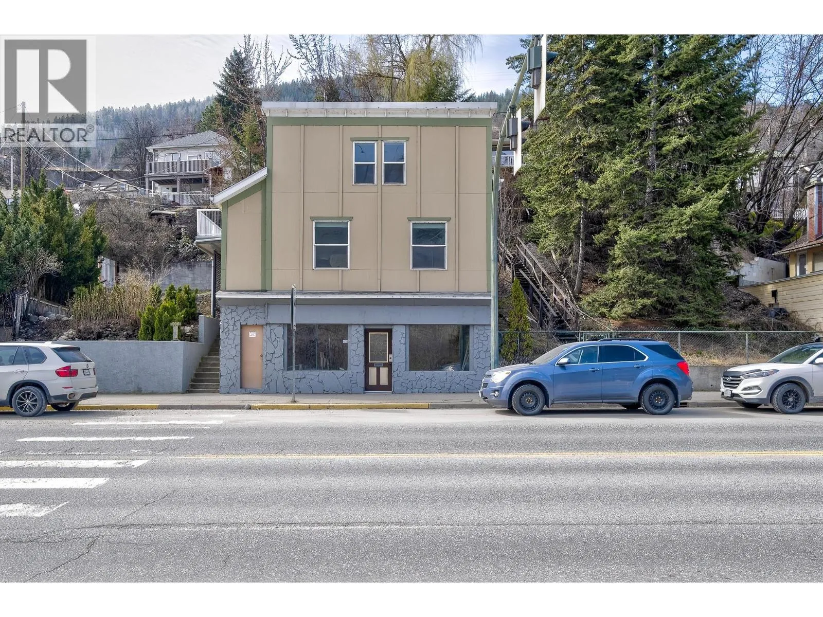 Residential Commercial Mix for rent: 792 Rossland Avenue, Trail, British Columbia V1R 3N3