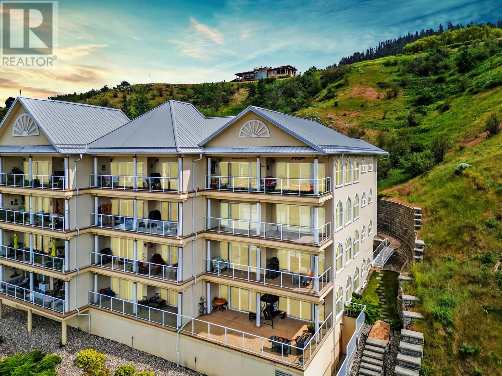 Apartment for rent: 7922 Okanagan Landing Road Unit# 401, Vernon, British Columbia V1H 2K5