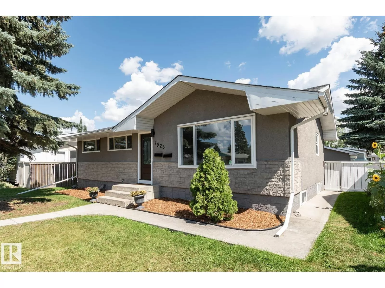 House for rent: 7923 159 St Nw, Edmonton, Alberta T5R 2E2