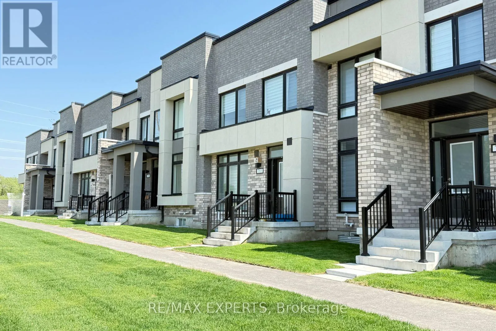 Row / Townhouse for rent: 793 Conlin Road E, Oshawa, Ontario L1K 3G4