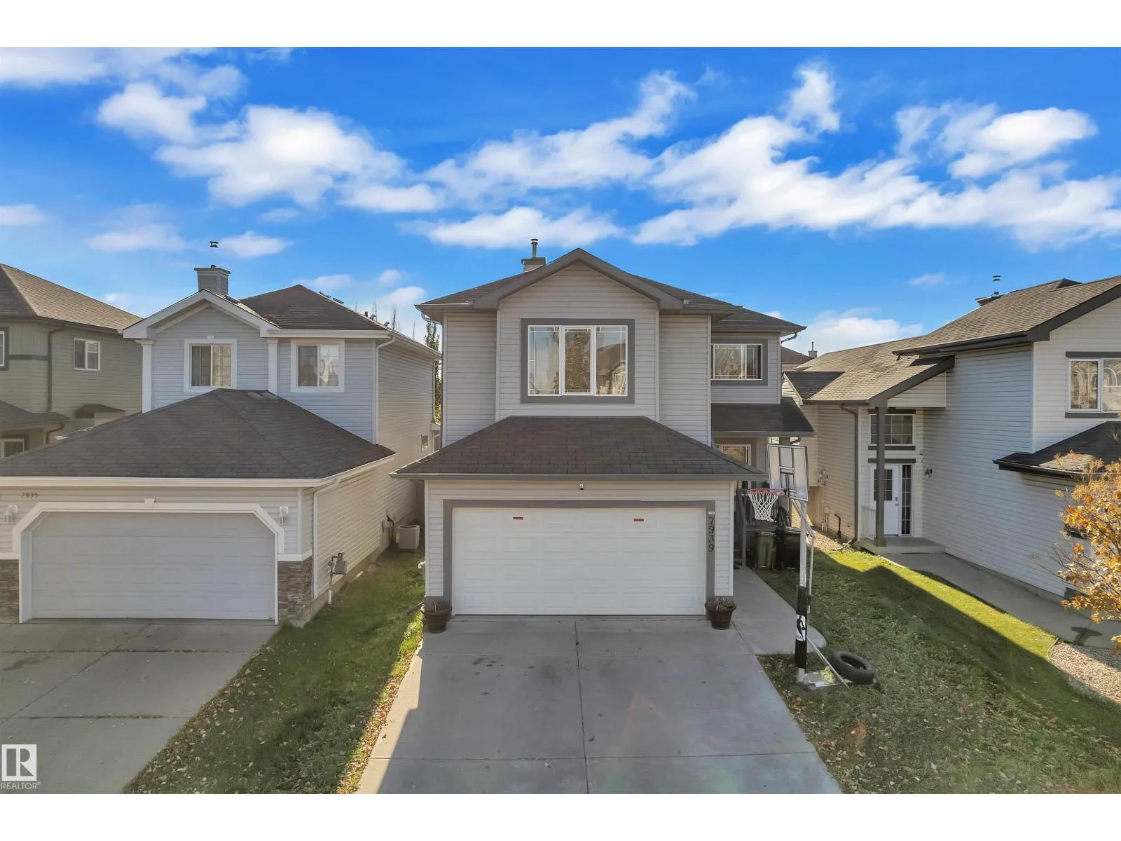 House for rent: 7939 2 Av Sw, Edmonton, Alberta T6X 1K3