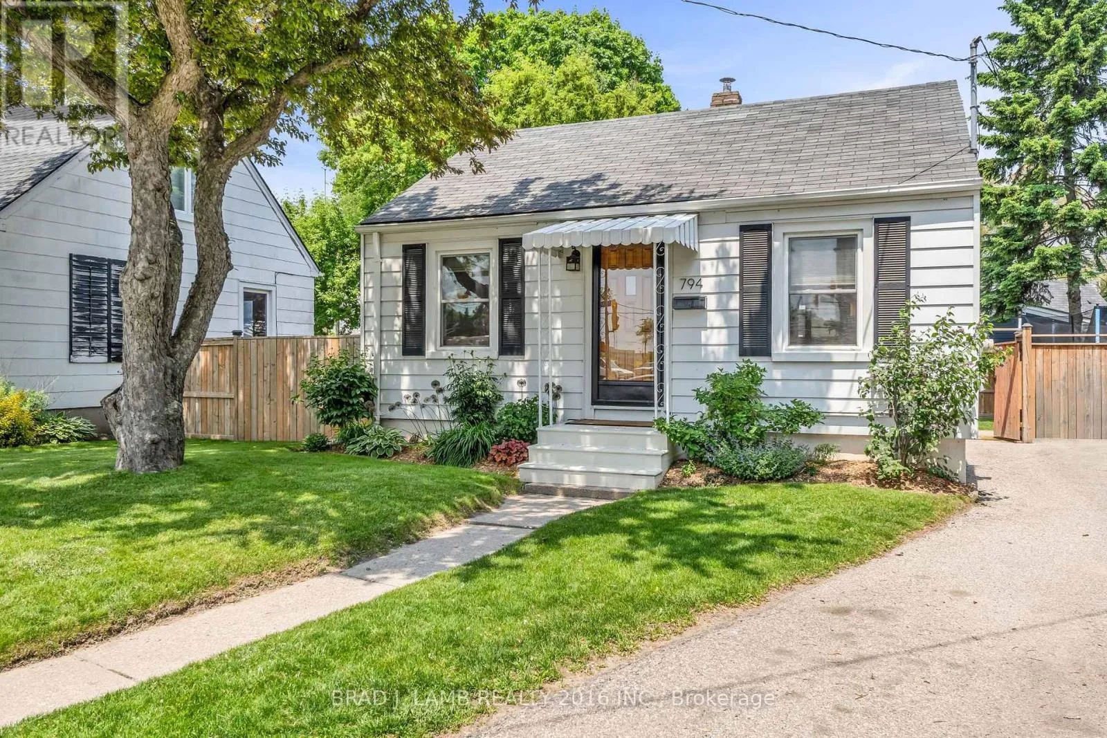 House for rent: 794 The Queensway, Toronto, Ontario M8Z 1N5