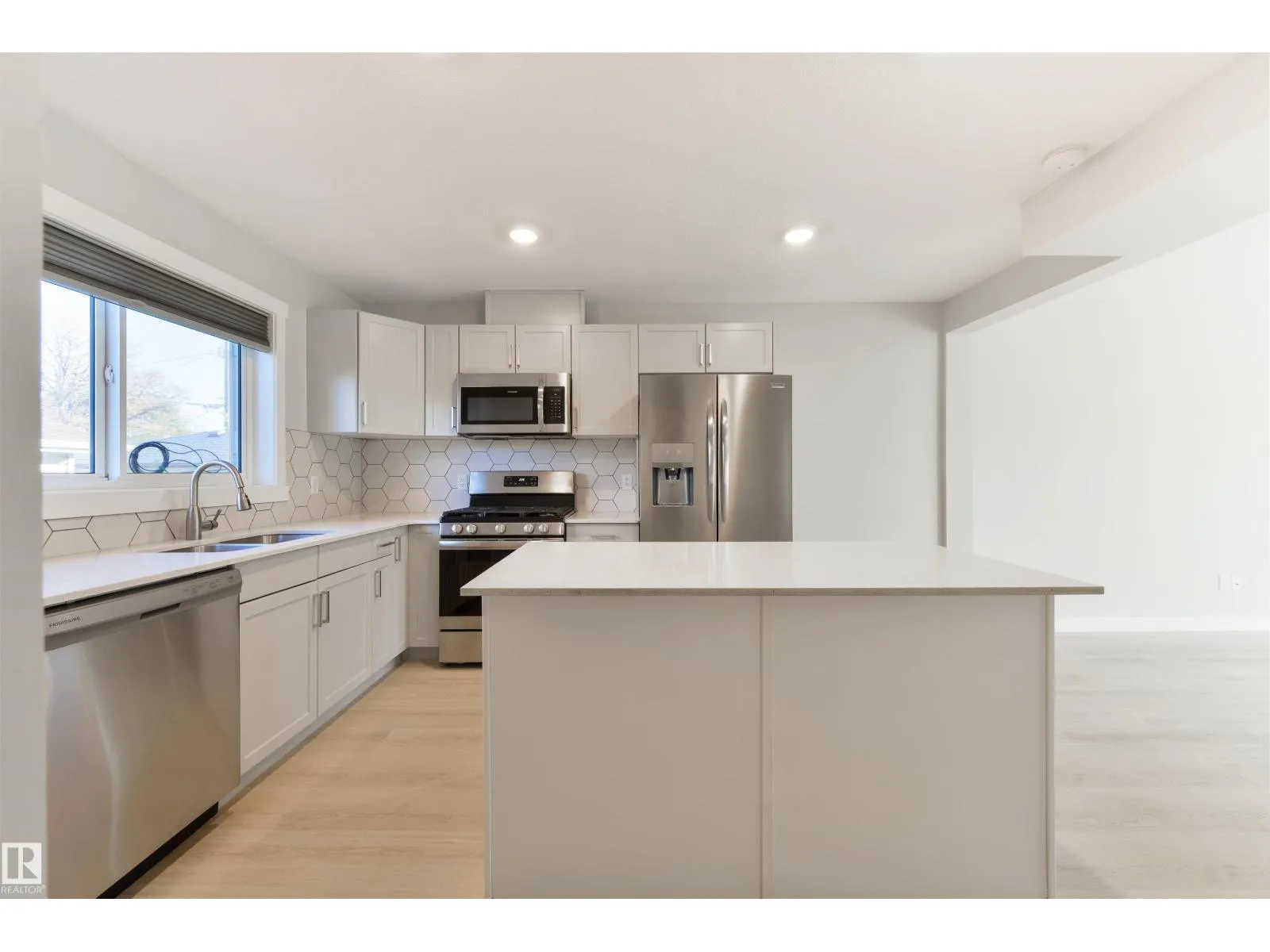 Duplex for rent: 7942 82 Av Nw, Edmonton, Alberta T6C 0Y2