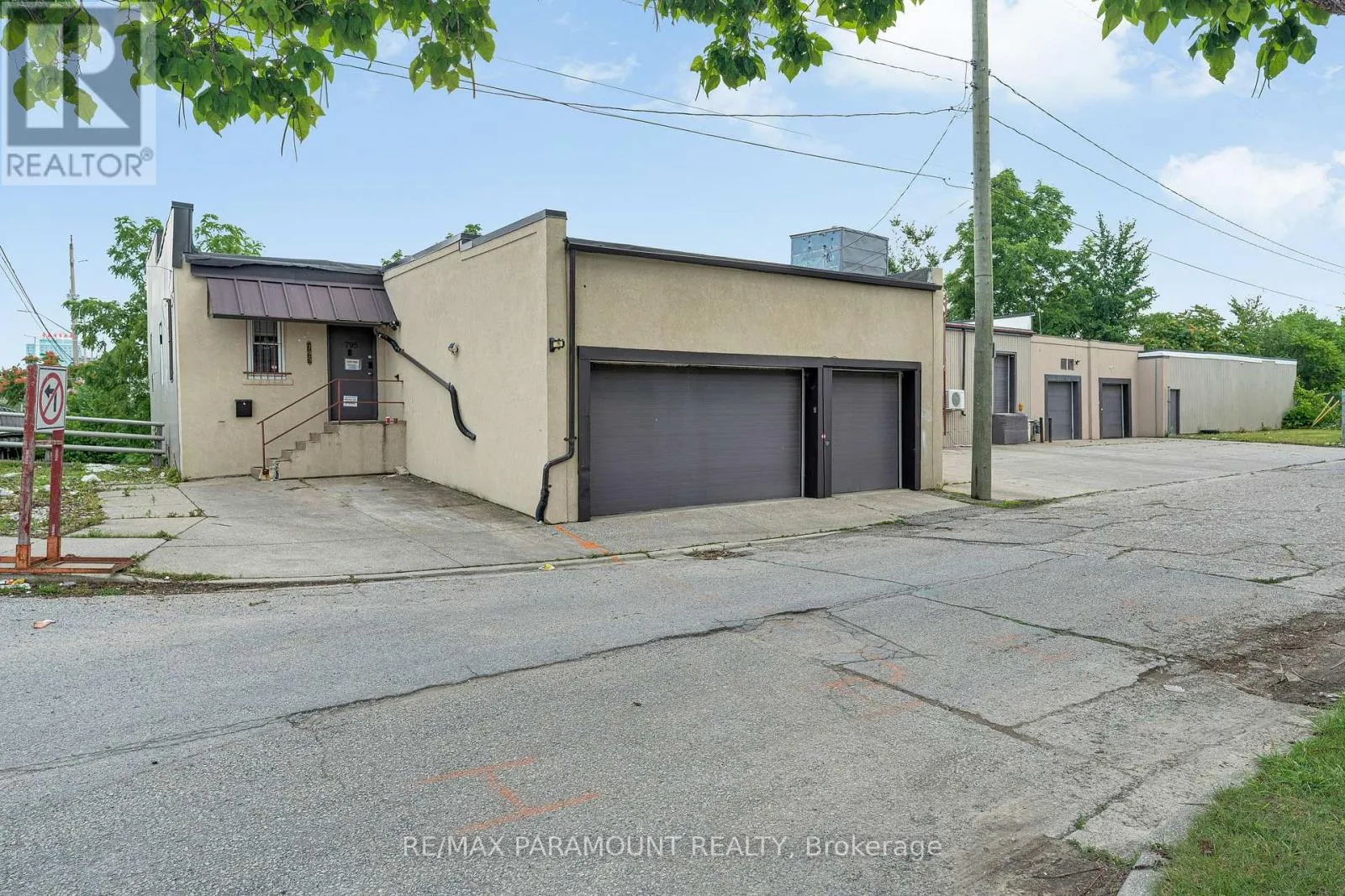 795 University Avenue W, Windsor, Ontario N9A 5R8