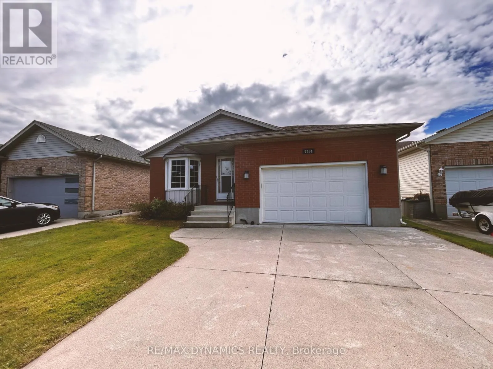 House for rent: 7984 Grossi Court, Niagara Falls, Ontario L2H 3G8