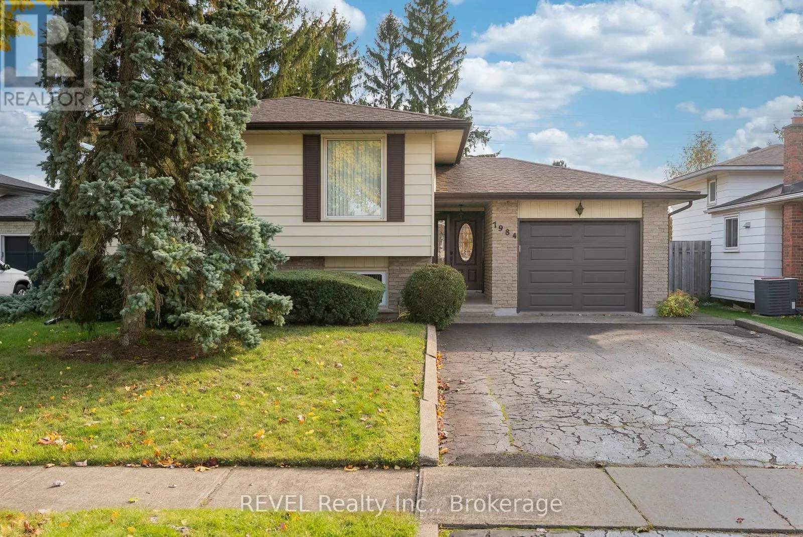 House for rent: 7984 Thorton Street, Niagara Falls, Ontario L2H 2C3